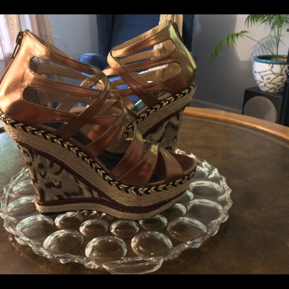 Scene platform shoes 7.5 gold/leopard